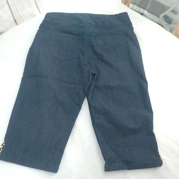 Ruby Rd Black Stud Accents Size 10P Shorts - Picture 7 of 7